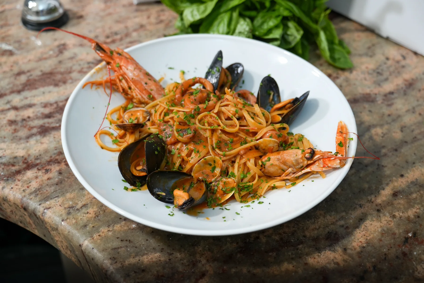 Linguine allo scoglio preparate dalla cucina Da Frassau
